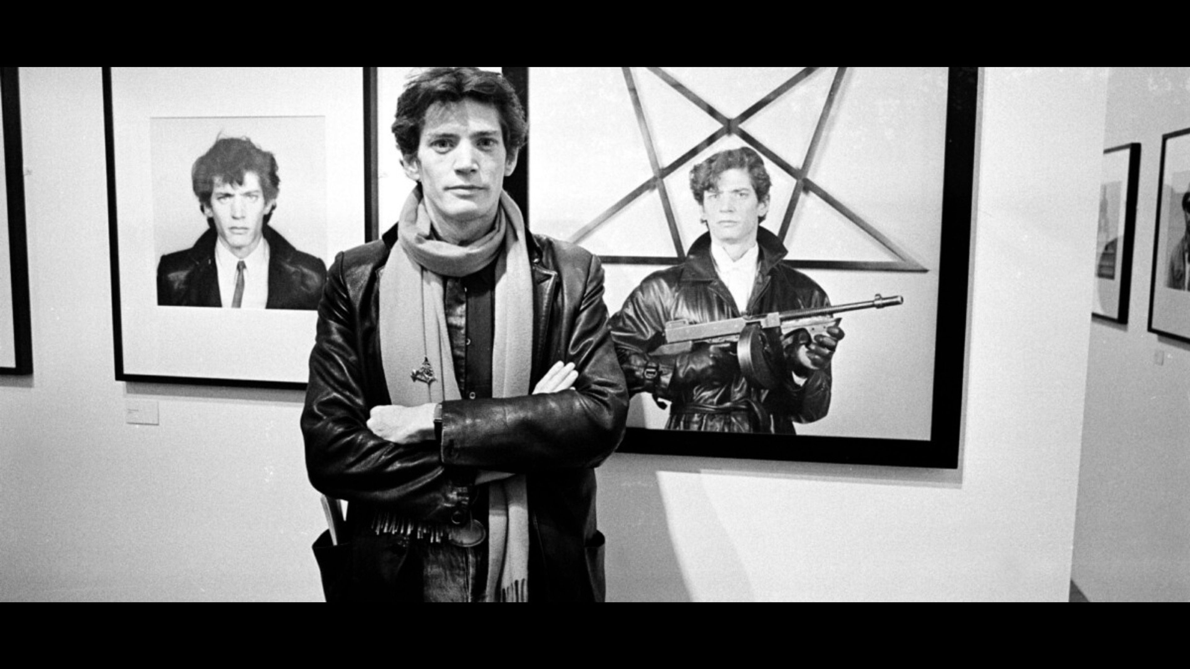 Promotiv grafikk for Film: Mapplethorpe - look at the pictures