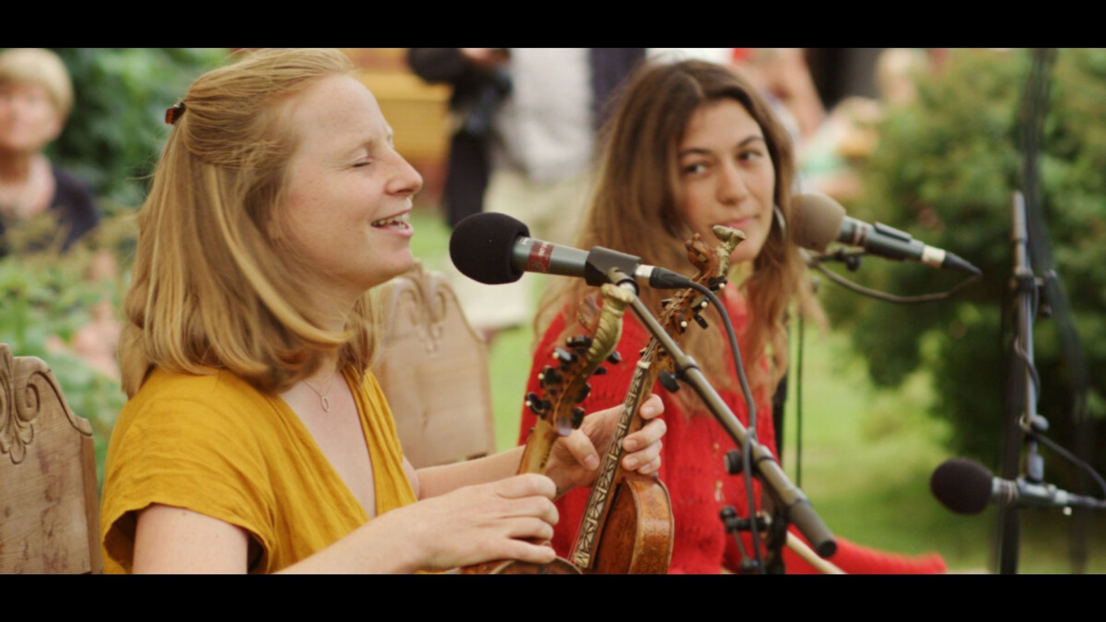 Promotiv grafikk for Film: Til stede