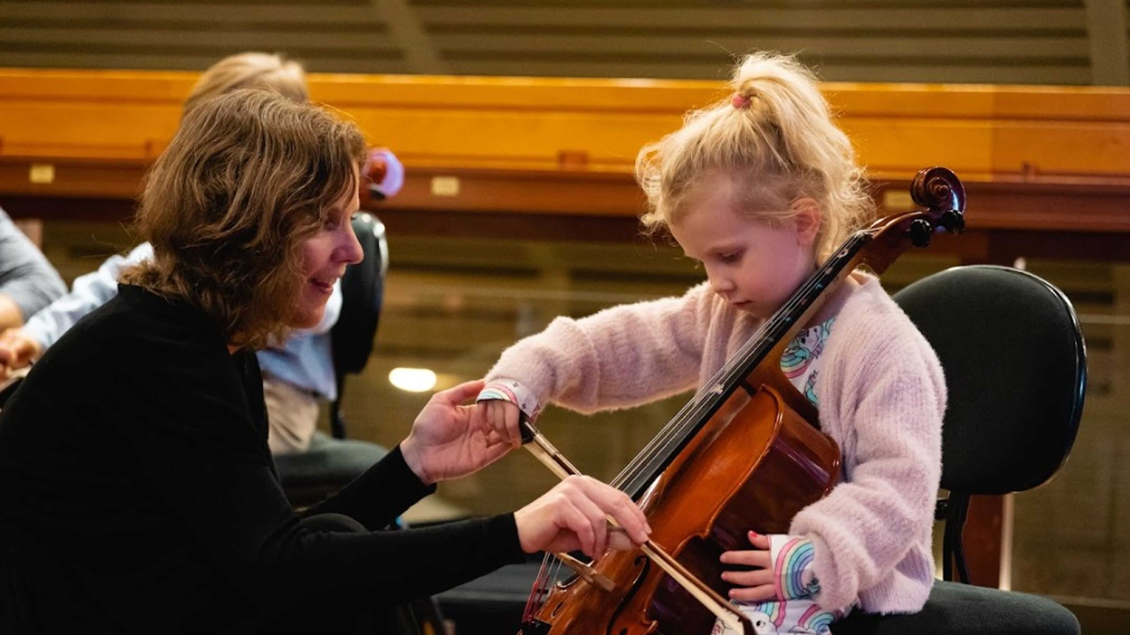 Promotional graphic for Familiedagen 12:00-15:00 - med konsert kl. 14:30