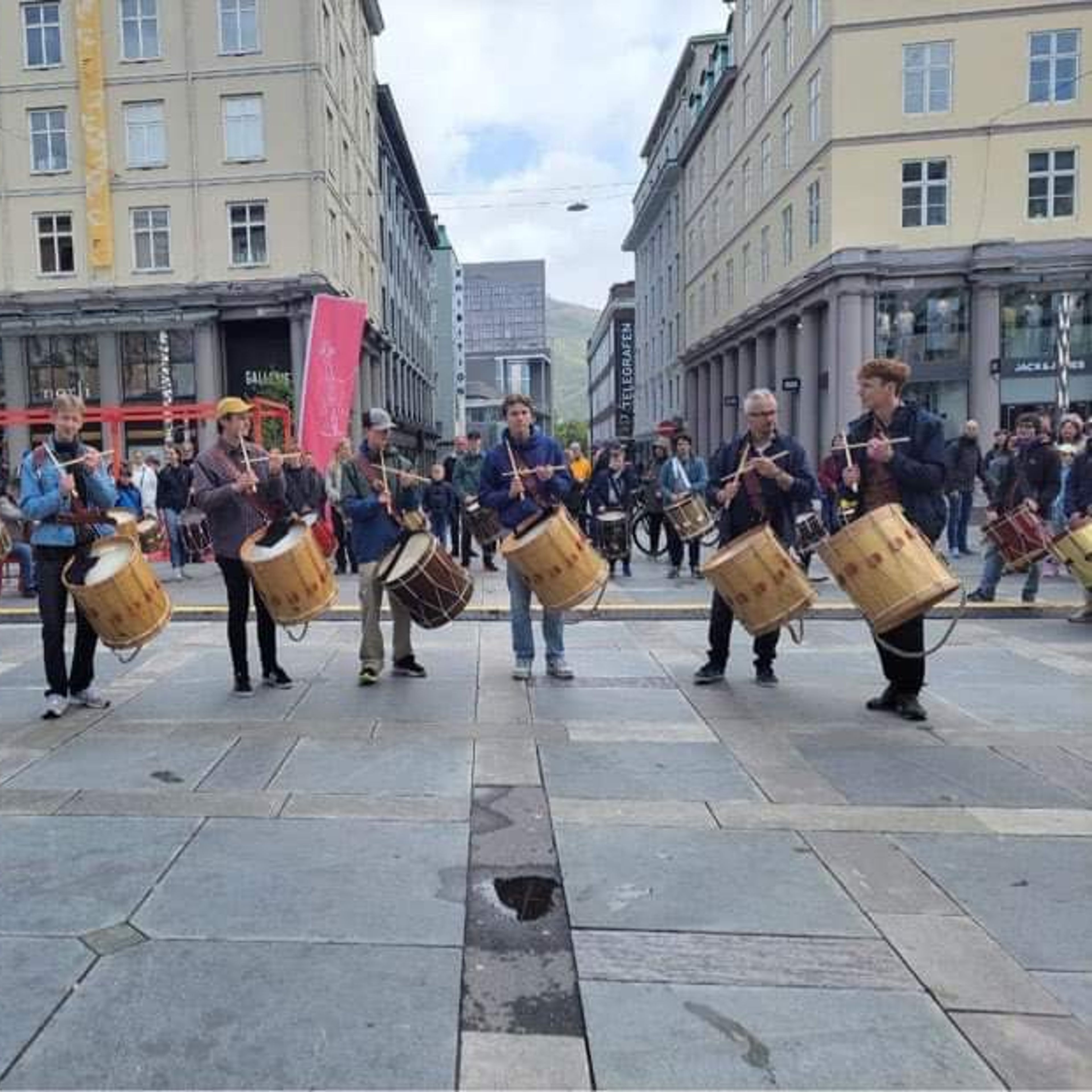 Trommespill på Papirbredden torg