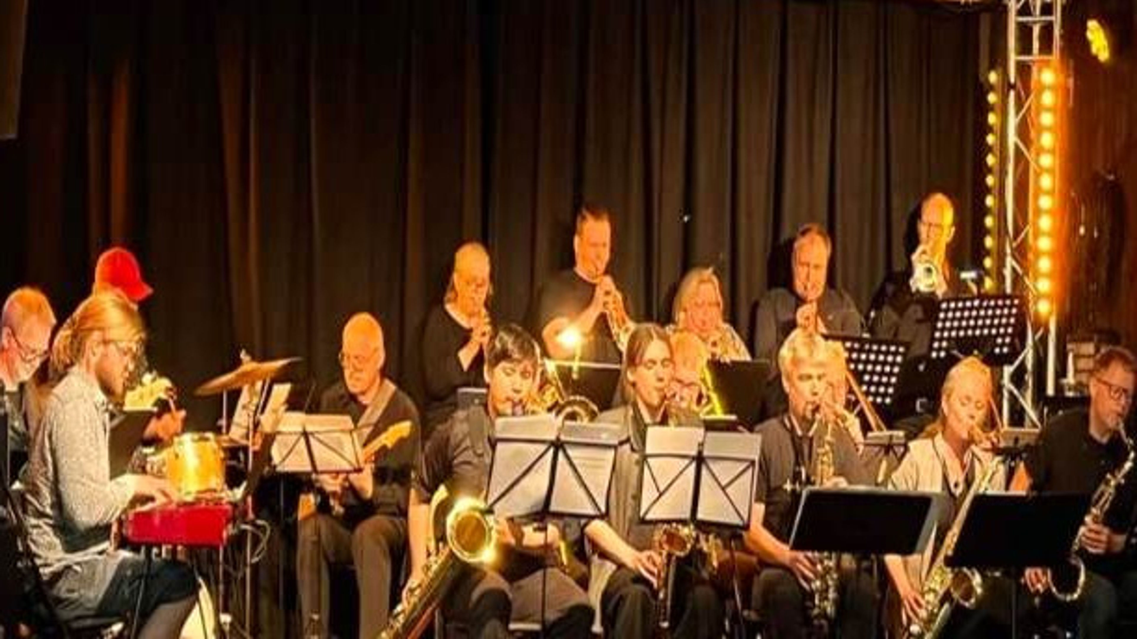 Promotional graphic for Jazz på mandag: Alna storband i full swing