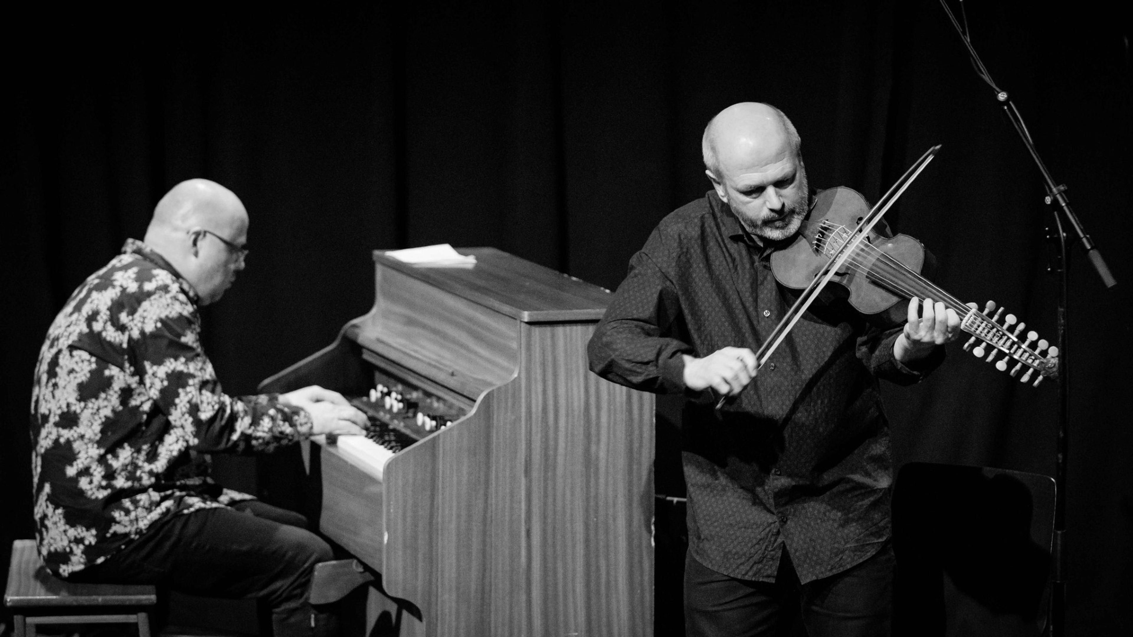 Promotional graphic for Nils Økland / Sigbjørn Apeland: GLIMMER