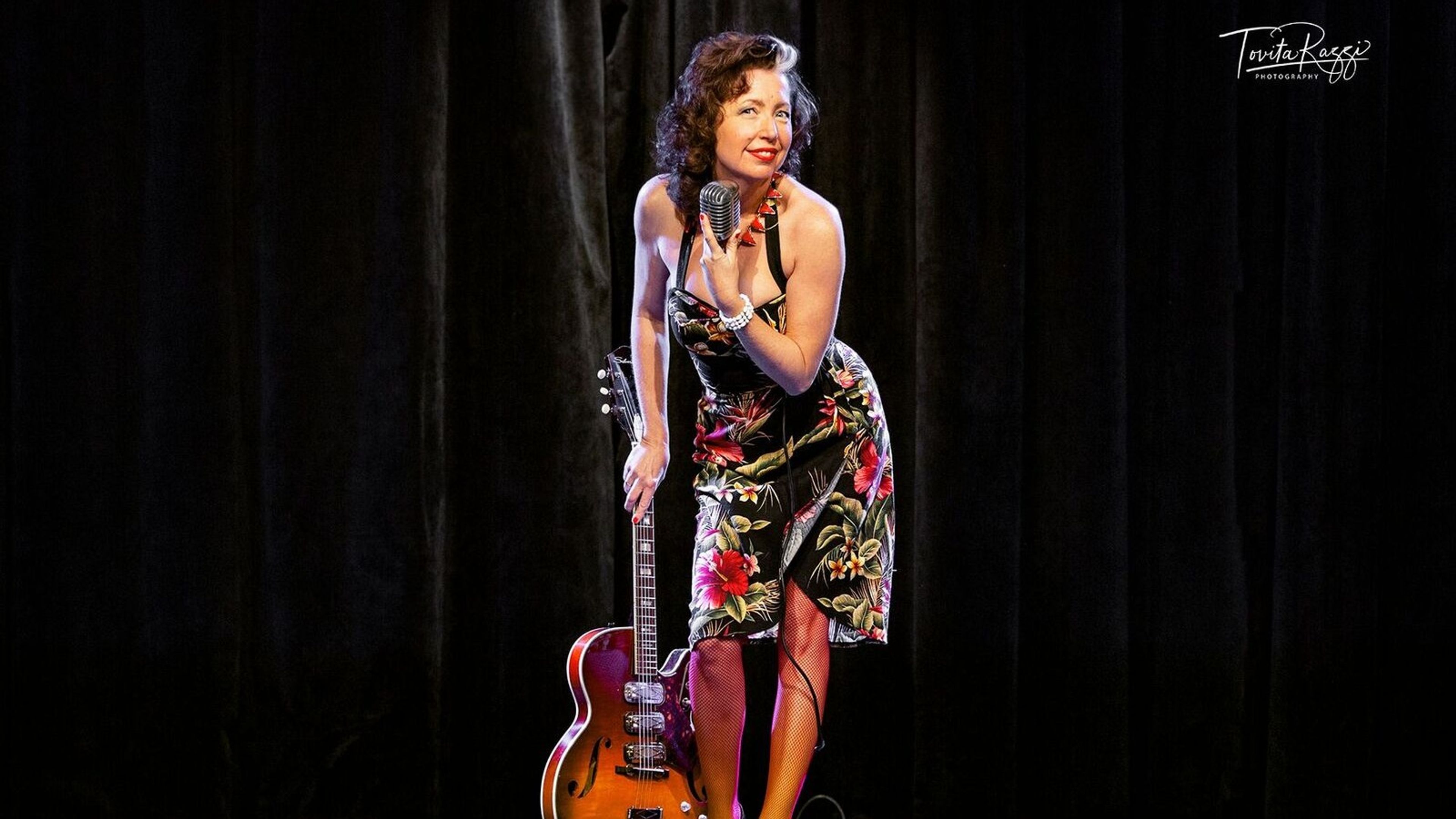 Promotional graphic for SOMMER RÅKKENRÅLL I BAKHAGEN m/ Toini & The Tomcats