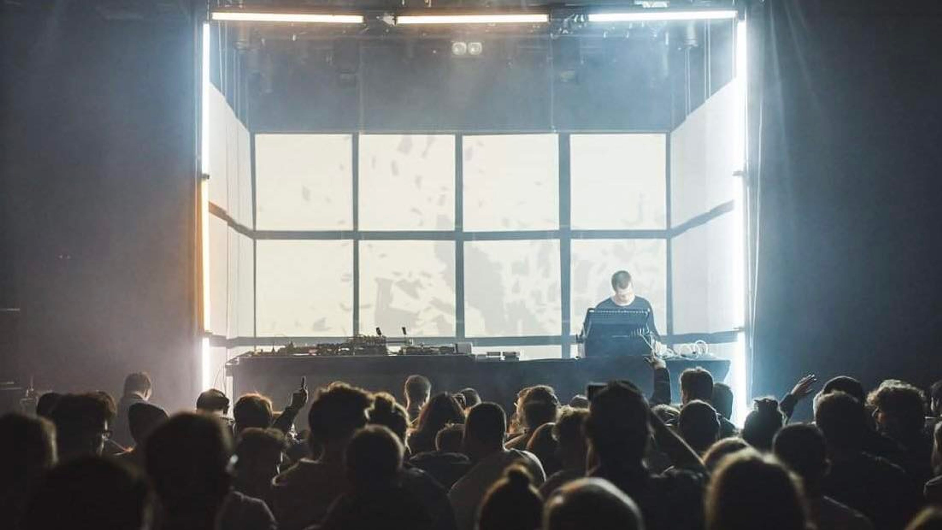 Promotional graphic for André Bratten - 5 timer