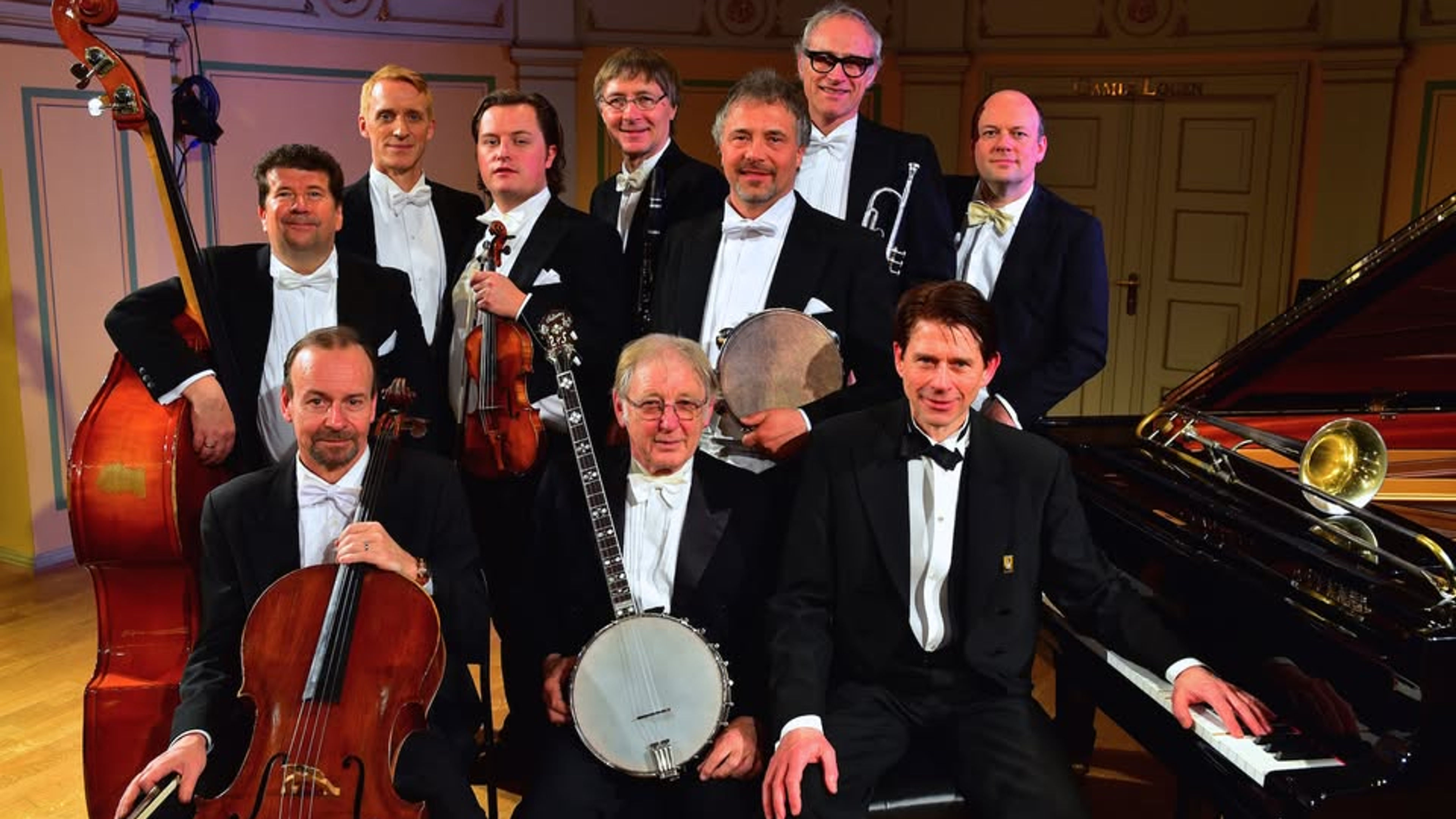 Promotional graphic for Ophelia Orchestra - ragtime, cakewalk, tidlig jazz, brasiliansk tango, foxtrot, shimmy, charleston 