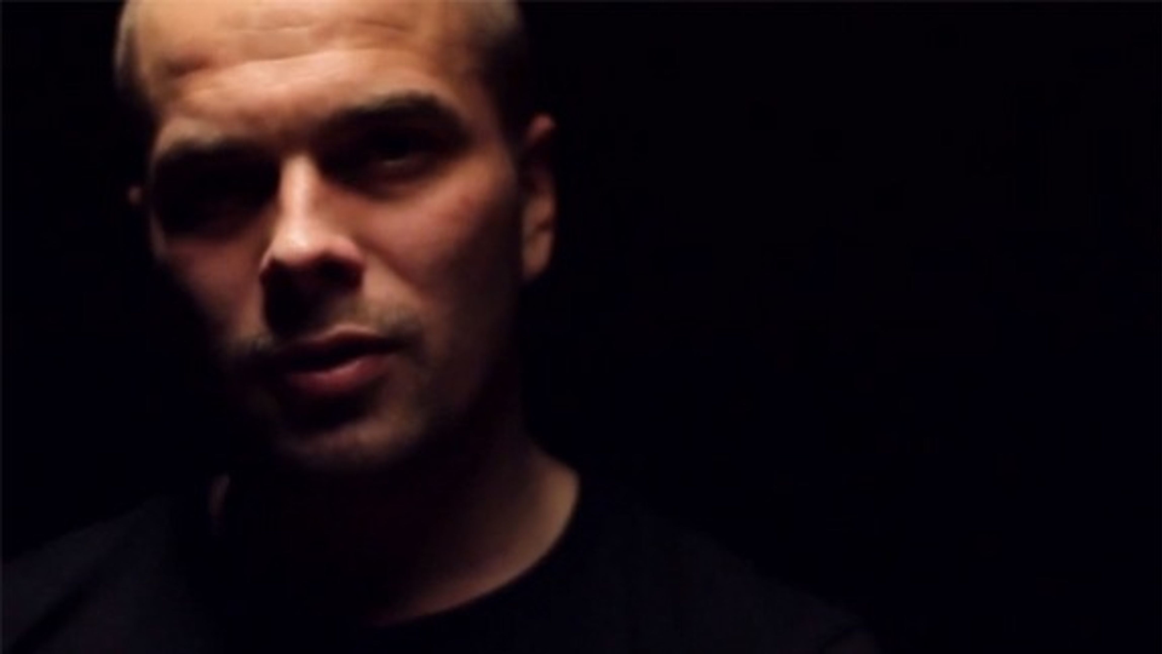 Promotional graphic for SVARTEPETTER