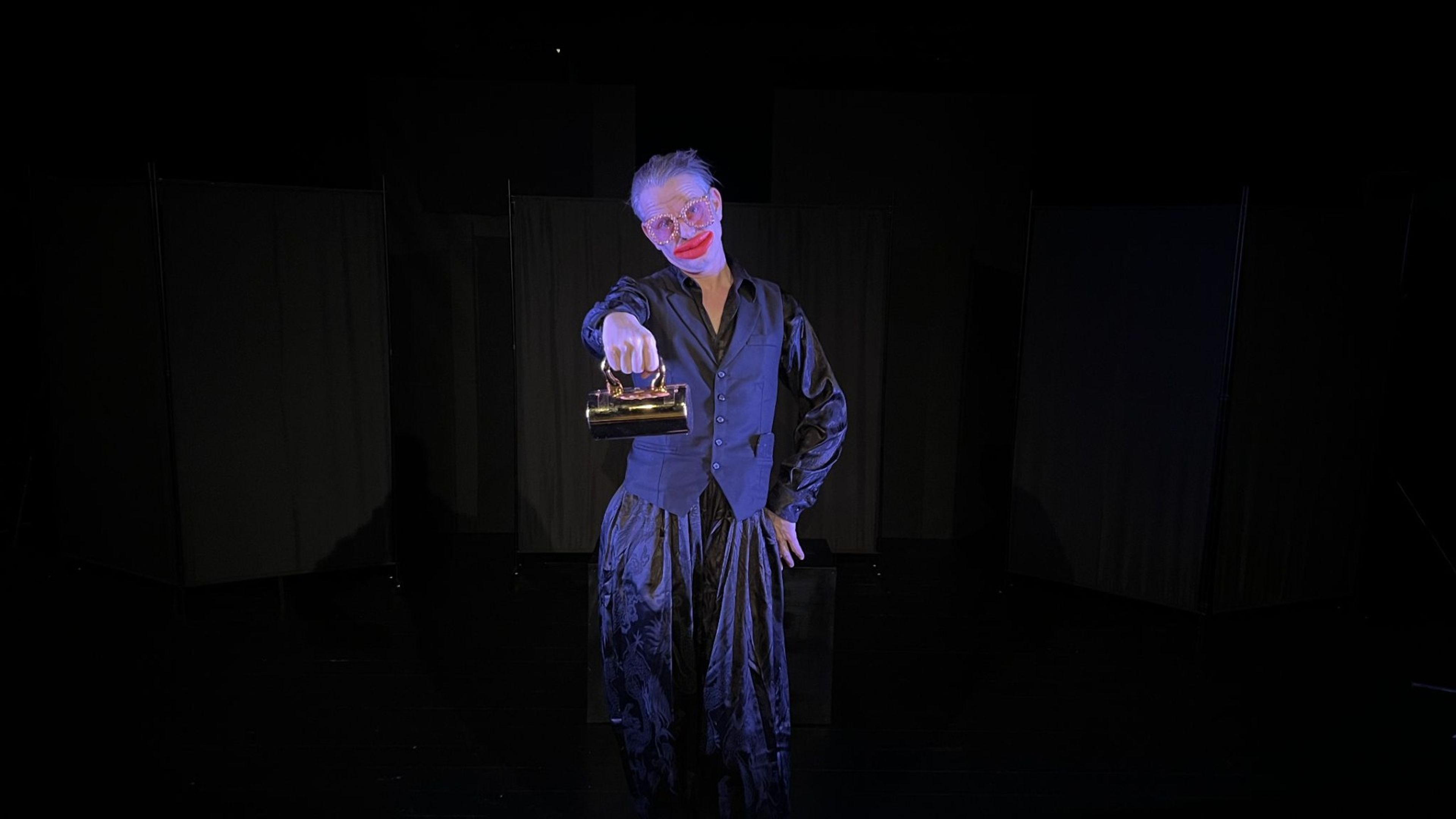 Promotional graphic for BARNESØNDAG // Keiserens kule klær