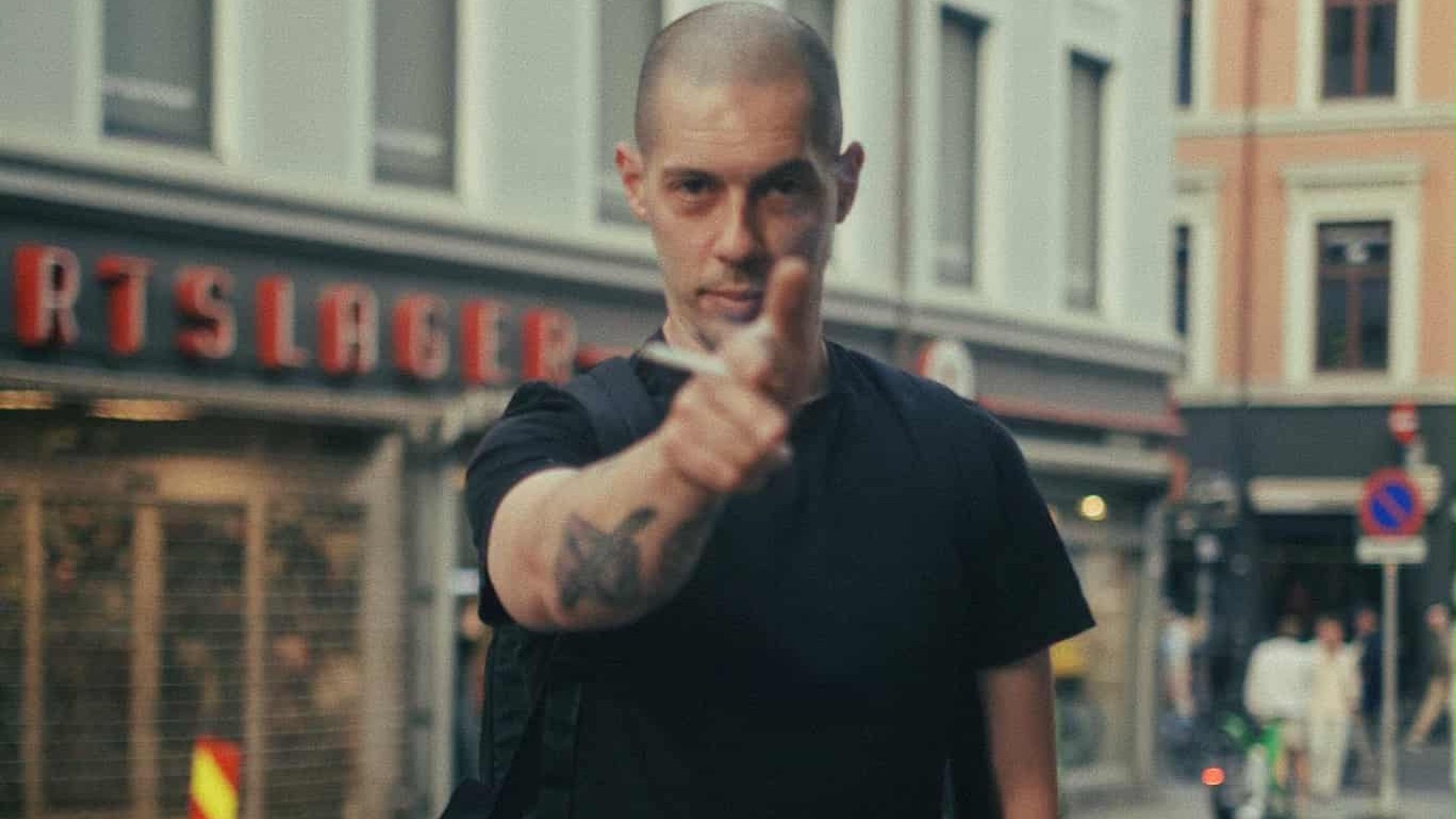 Promotional graphic for DJ Bobinho