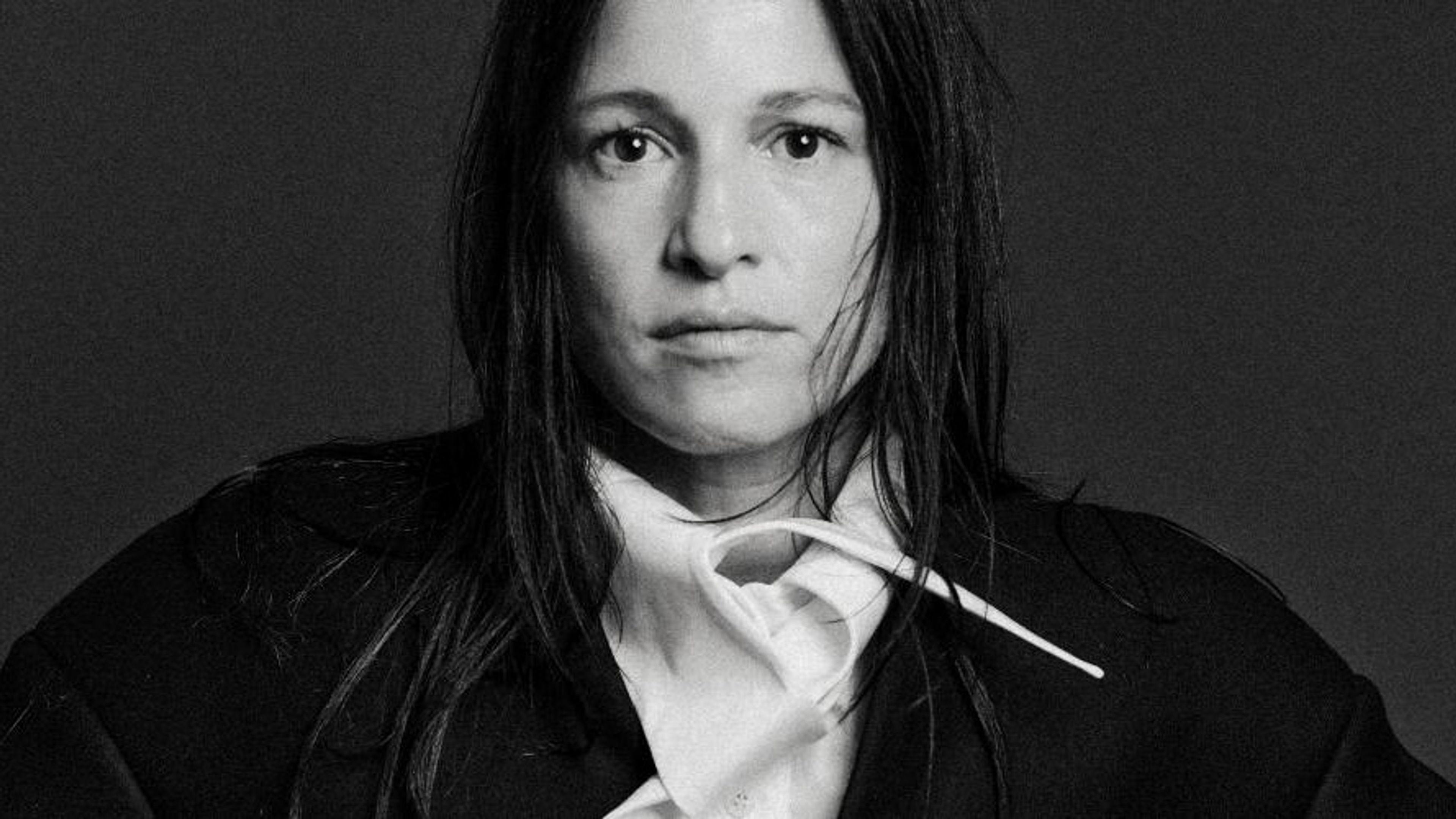 Promotional graphic for Carminho