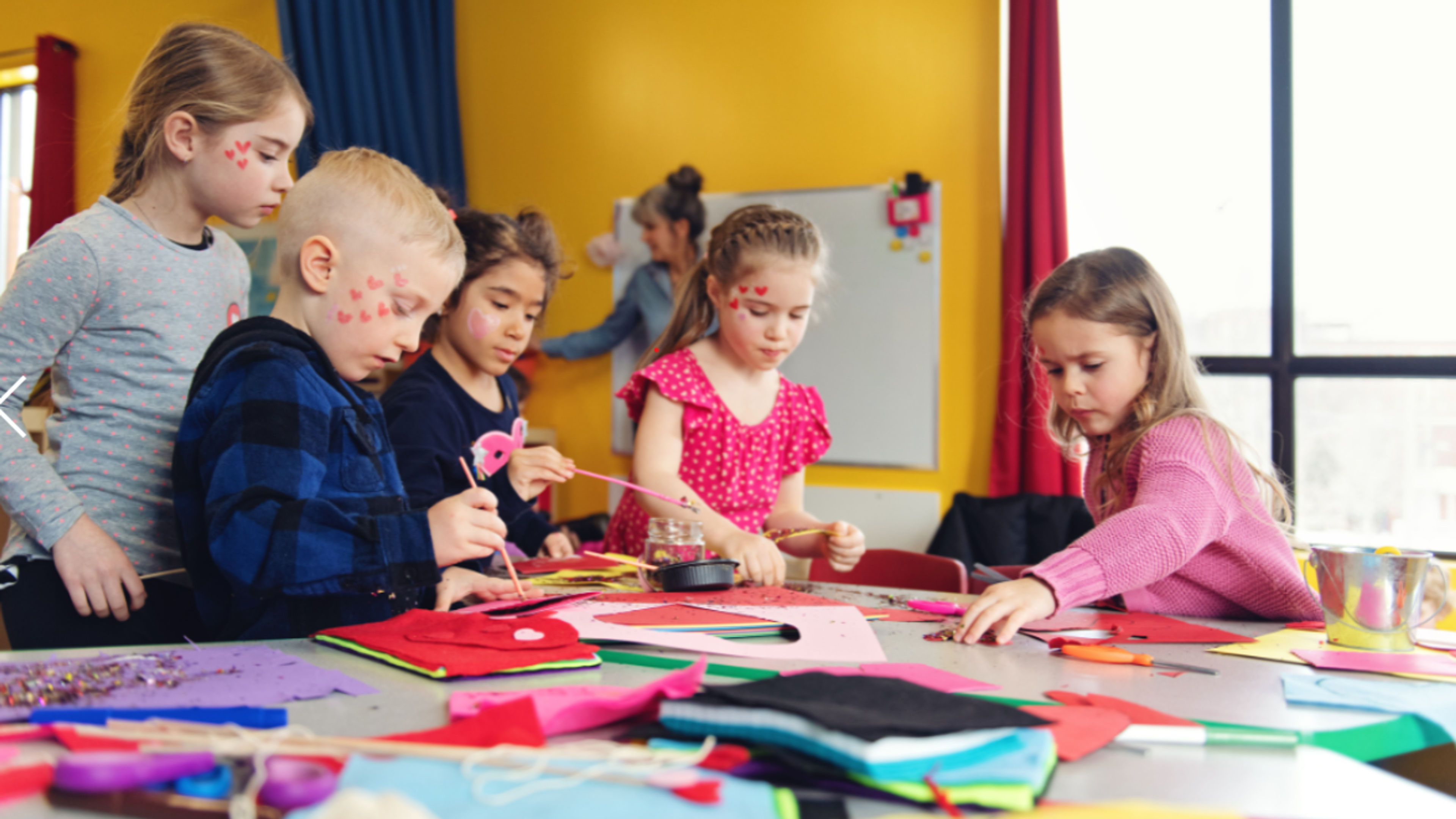 Promotional graphic for BARNESØNDAG // Påskeverksted